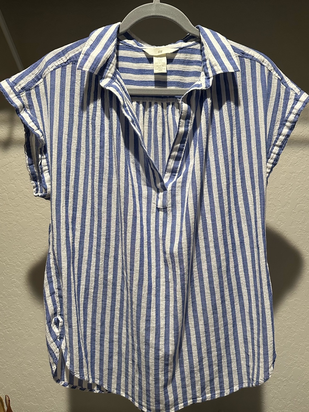 H&M Blue and White Vertical Stripe Short-Sleeve Popover Top